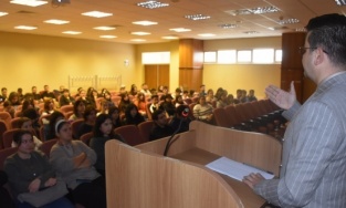 Kalkınmanın yolu dış ticaretten geçiyor