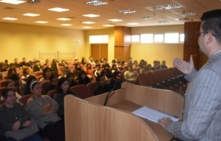 Kalkınmanın yolu dış ticaretten geçiyor